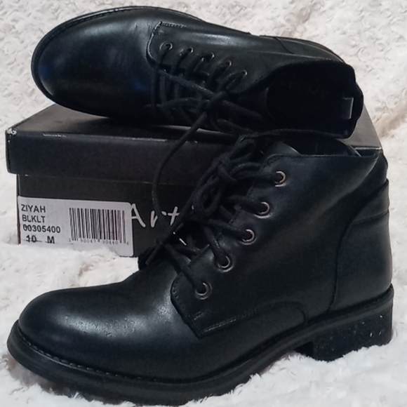 Shoes - Picture 1 of 1